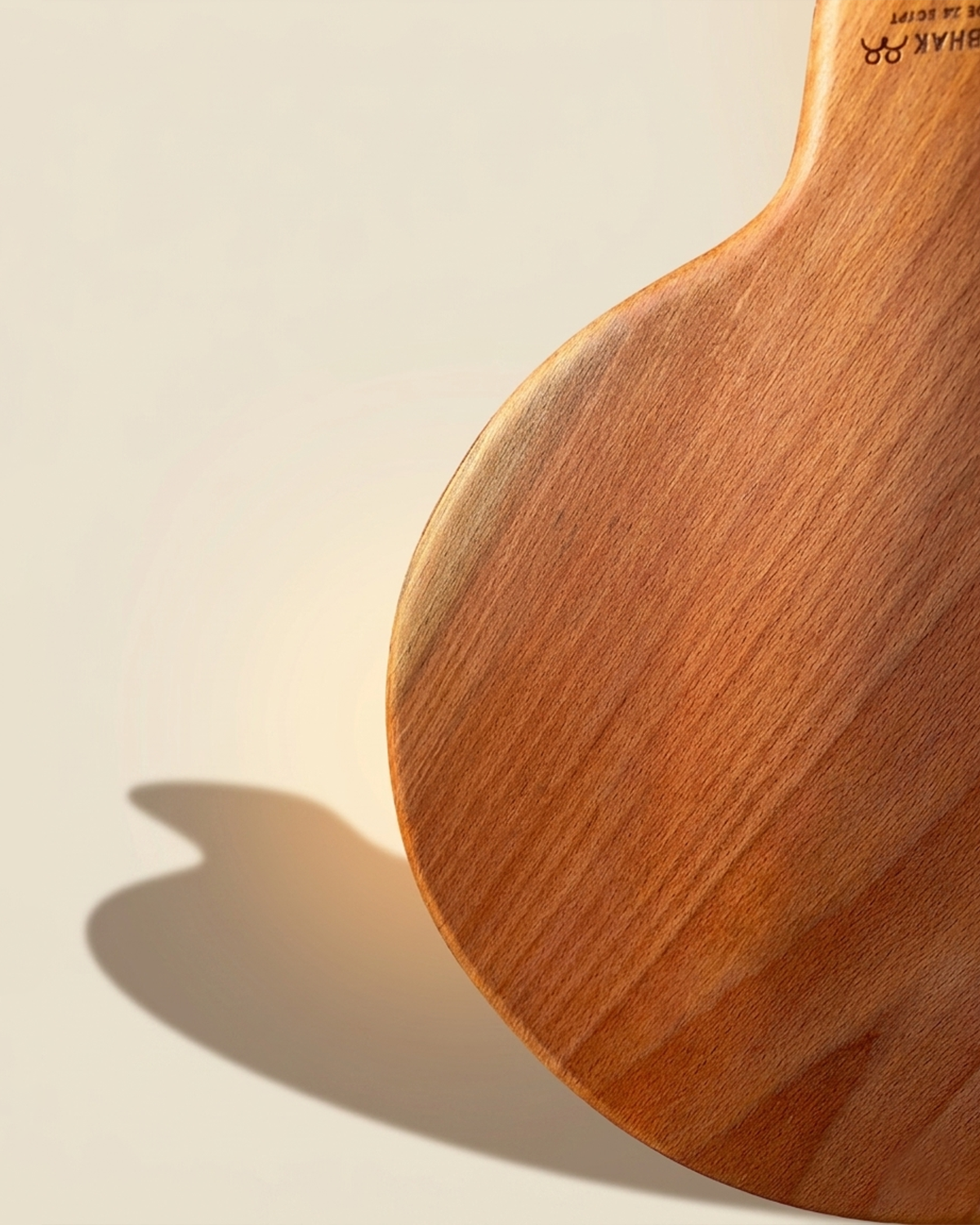Round Cutting Board (Ringo) Secondary image